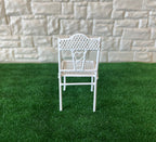 Chaise de jardin miniature en métal à l'échelle 1:12, dossier orné, 7,9 cm (3-1/8 pouces) de hauteur, fournitures pour maison de poupée DIY (blanc)
