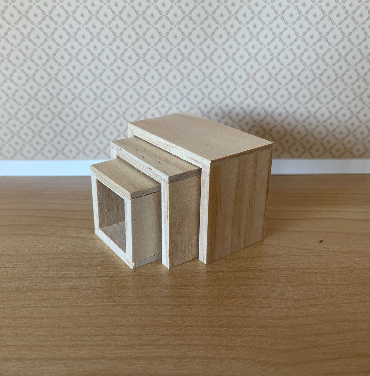 Dollhouse Unpainted Nesting Coffee Tables , 1:12 Scale Miniature Unfinished Nesting Tables Set of 3 - J043