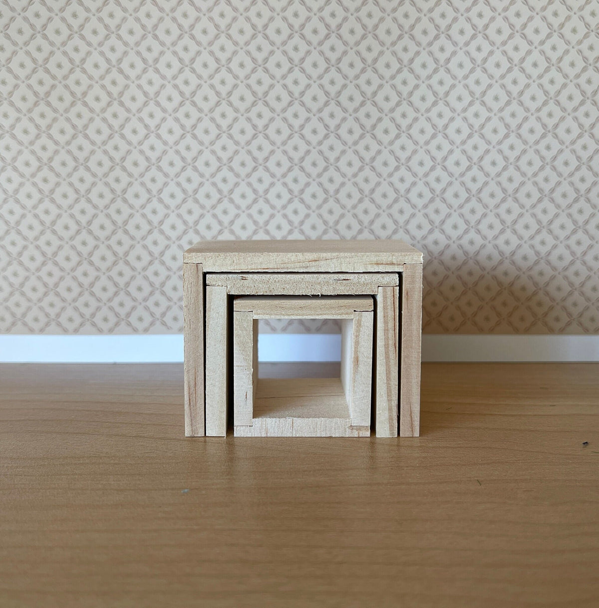 Dollhouse Unpainted Nesting Coffee Tables , 1:12 Scale Miniature Unfinished Nesting Tables Set of 3 - J043