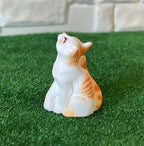 1/12スケール ミニチュア オレンジ＆ホワイトのトラ猫、お座り・上向き、高さ約3.3cm（1-5/16インチ）、ドールハウスDIY用パーツ
