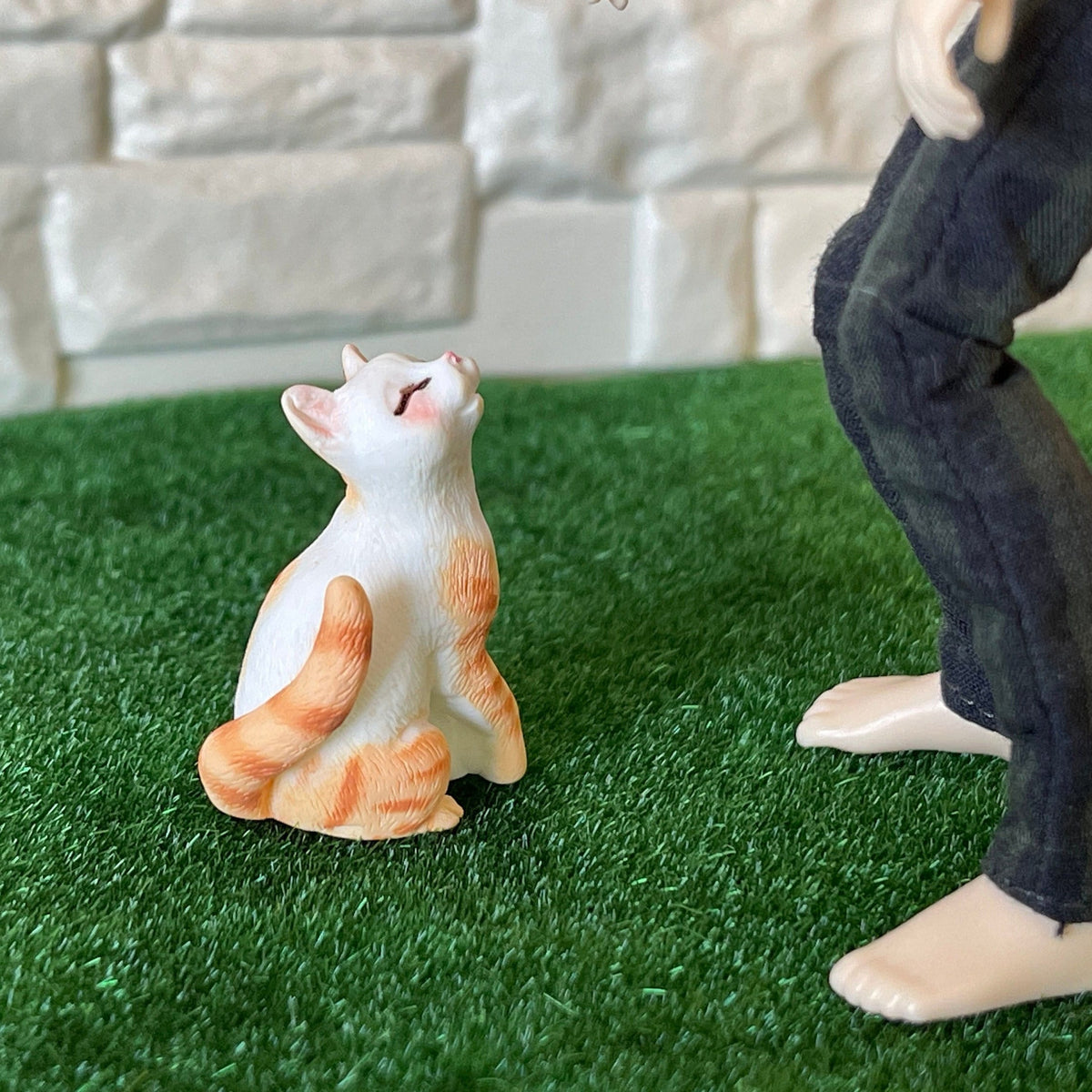 1:12 Scale Miniature Orange and White Tabby Cat, Sitting, Looking Up, 1-5/16 inch tall, DIY Dollhouse Supply