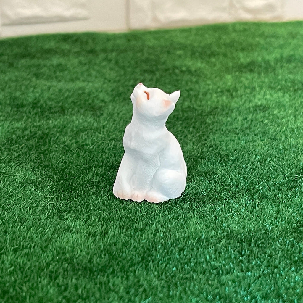 1:12 Scale Miniature Resin Sitting Cat, Looking Up, 1-5/16 inch tall, DIY Dollhouse Supply (white)