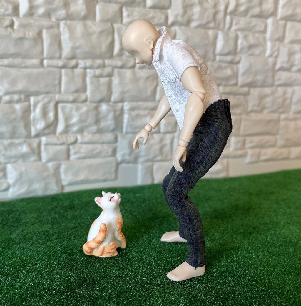 1:12 Scale Miniature Orange and White Tabby Cat, Sitting, Looking Up, 1-5/16 inch tall, DIY Dollhouse Supply