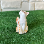 1/12スケール ミニチュア オレンジ＆ホワイトのトラ猫、お座り・上向き、高さ約3.3cm（1-5/16インチ）、ドールハウスDIY用パーツ