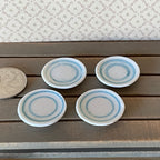 Assiettes miniatures blanches à bord bleu gris, échelle 1:12, lot de 4, diamètre 2,5 cm, fournitures pour maison de poupée à faire soi-même