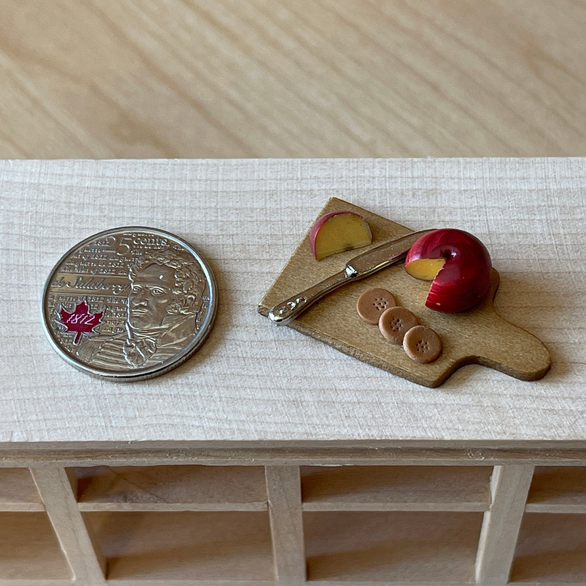 1:12 Scale Miniature Round Cheese with Crackers and Knife on Cutting Board, 1-3/8 inch long, DIY Dollhouse Supply (fixed to the board)