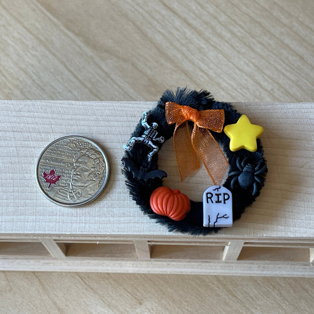 1:12 Scale Miniature Halloween Wreath with Pumpkins and Tombstone, 1-3/4 inch dia., DIY Dollhouse Supply (black)