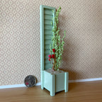 Jardinière miniature en bois à l'échelle 1:12 avec treillis et fleurs grimpantes, 15,7 cm de hauteur, fournitures pour maison de poupée DIY (vert menthe)