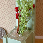 Jardinière miniature en bois à l'échelle 1:12 avec treillis et fleurs grimpantes, 15,7 cm de hauteur, fournitures pour maison de poupée DIY (vert menthe)