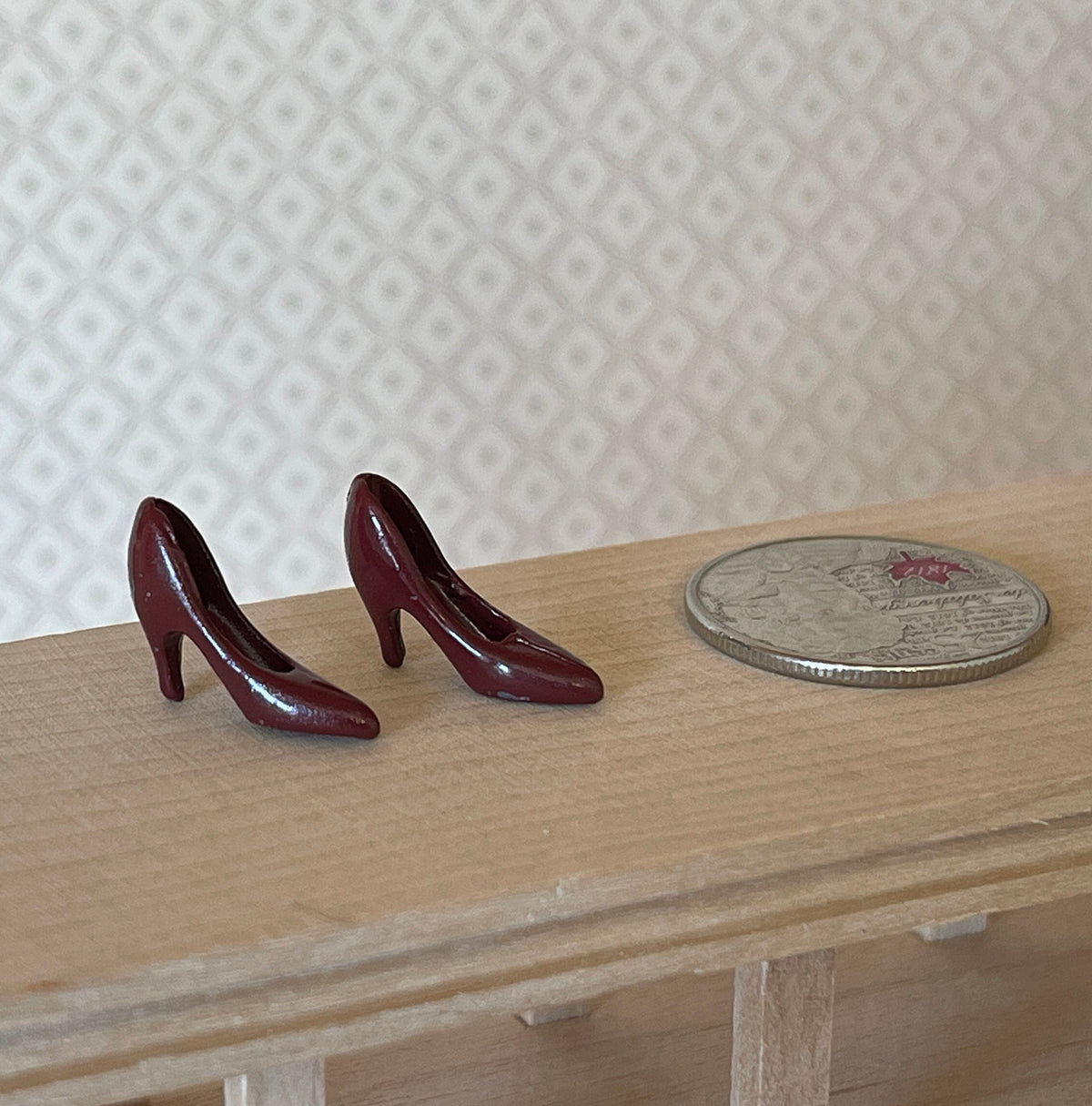 1:12 Scale Miniature High Heel Pumps, Pair, 13/16 inch long, DIY Dollhouse Supply (burgundy)