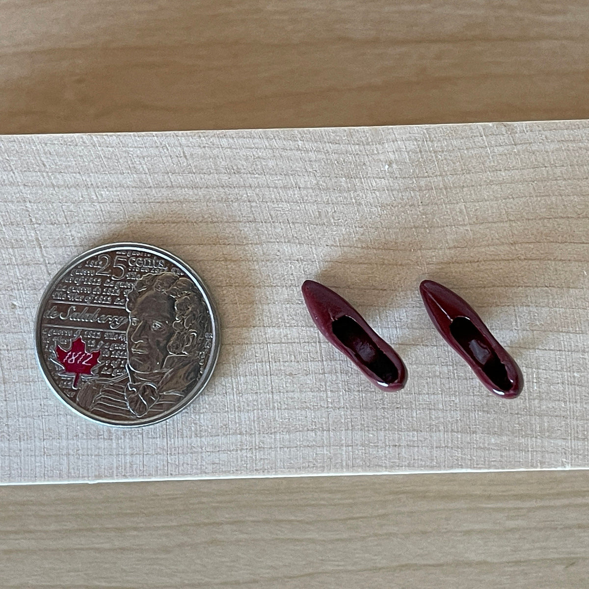 1:12 Scale Miniature High Heel Pumps, Pair, 13/16 inch long, DIY Dollhouse Supply (burgundy)