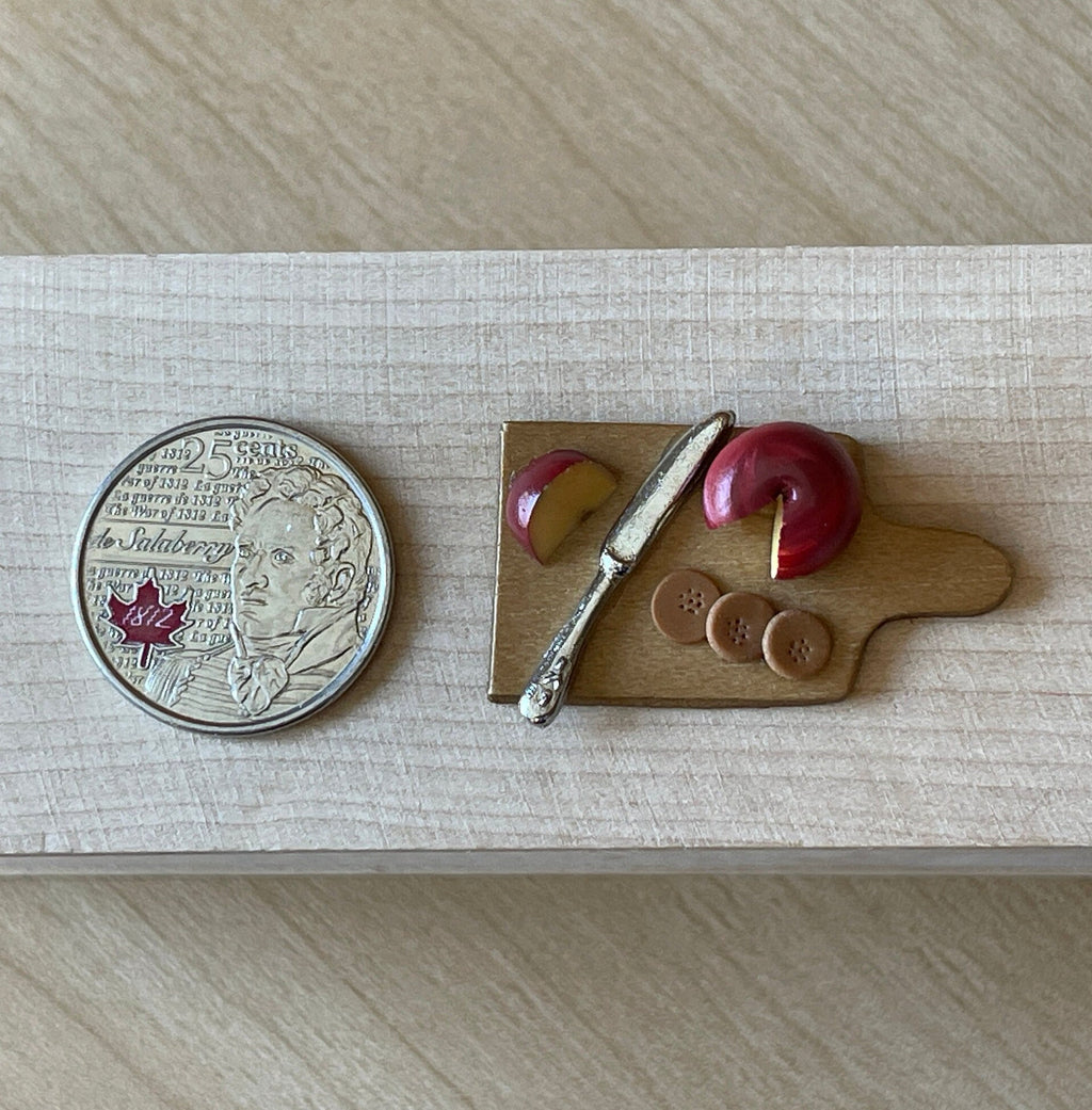 1:12 Scale Miniature Round Cheese with Crackers and Knife on Cutting Board, 1-3/8 inch long, DIY Dollhouse Supply (fixed to the board)