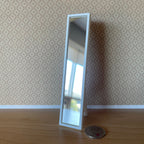 Miroir sur pied pleine longueur miniature à l'échelle 1:12, 11,3 cm (4-7/16 pouces) de hauteur, fournitures pour maison de poupée à faire soi-même (blanc)