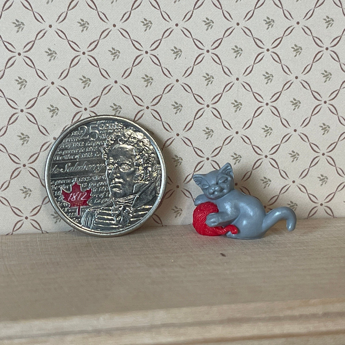 1:12 Scale Miniature Kitten Playing with Yarn Ball, 7/8 inch long, DIY Dollhouse Supply (gray)