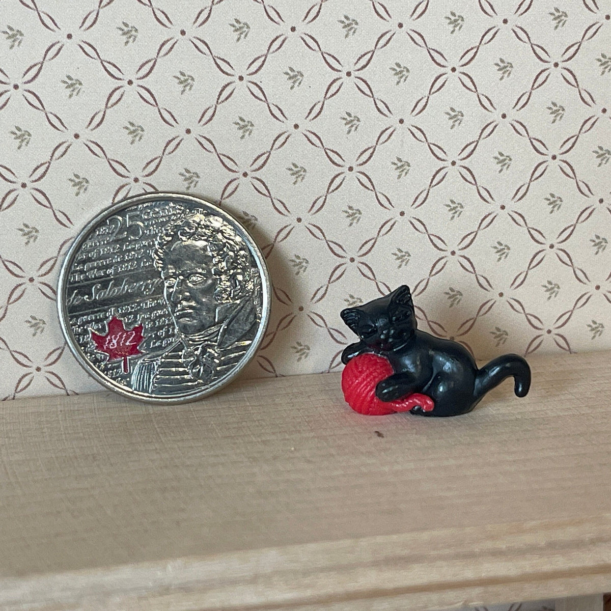 1:12 Scale Miniature Kitten Playing with Yarn Ball, 7/8 inch long, DIY Dollhouse Supply (black)