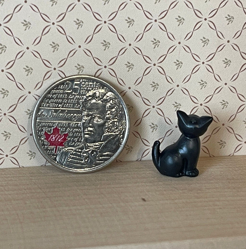 Chaton assis miniature à l'échelle 1:12, 1,6 cm de haut, accessoire pour maison de poupée à faire soi-même (noir)