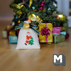 Sac de Père Noël miniature en tissu à l'échelle 1:12 avec grelot, nœud vert et doré, 4,4 cm (1-3/4 pouce) de haut, accessoire pour maison de poupée à faire soi-même