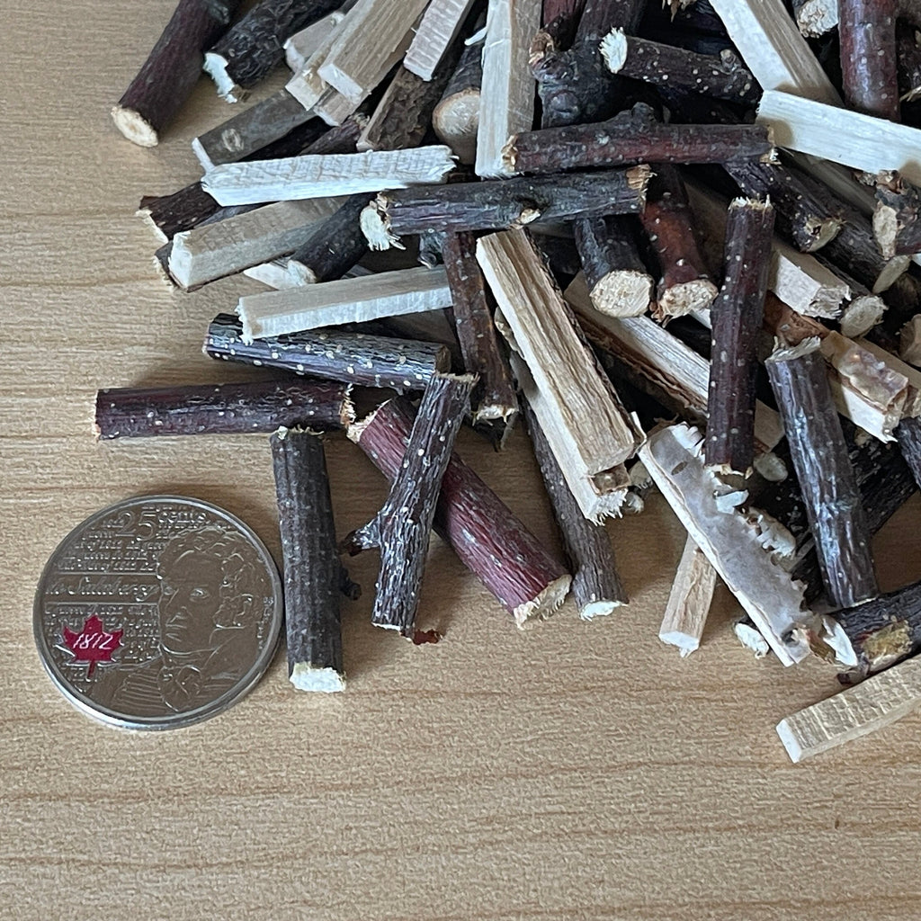 1:12 Scale Miniature Split Firewood Logs, 50 g Bag, Bark On, 1 inch long, DIY Dollhouse Supply