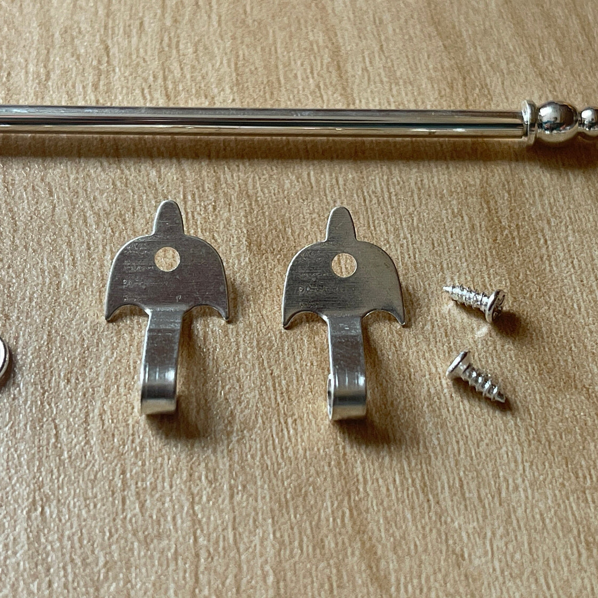 1:12 Scale Miniature Expanding Curtain Rod with Rings, Metal Curtain Pole, Requires Mounting, 8-1/4 inch long (silver)