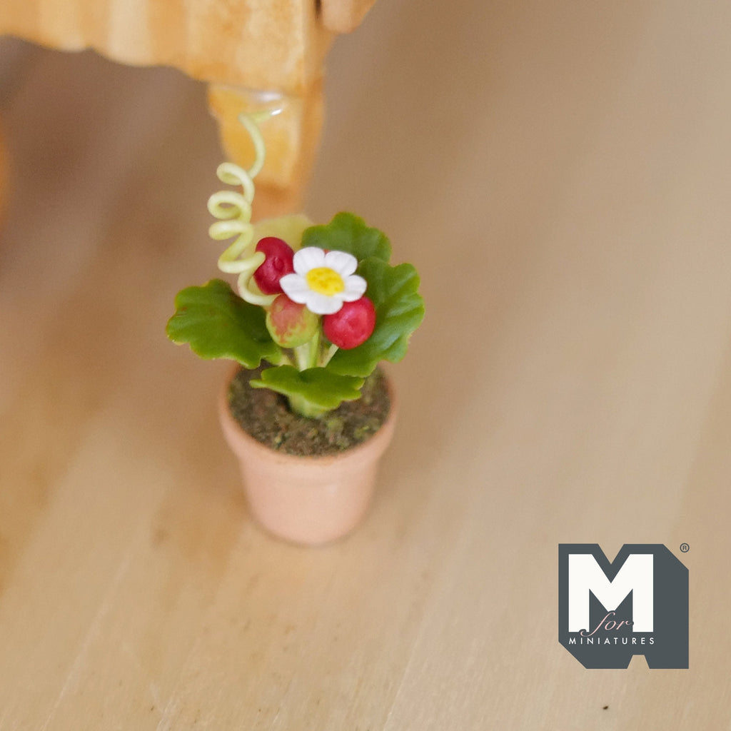 Dollhouse Garden Strawberry Planter with Clay Pot 1:12 Scale Miniature Flowers and Leaves - H031
