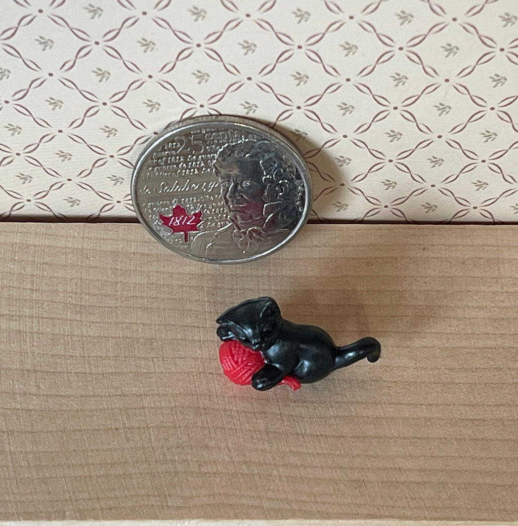 1:12 Scale Miniature Kitten Playing with Yarn Ball, 7/8 inch long, DIY Dollhouse Supply (black)