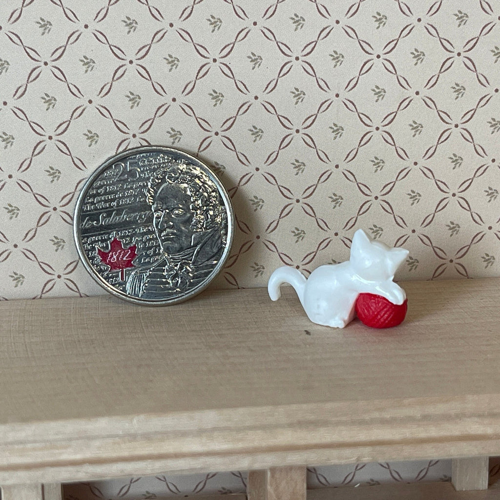 1:12 Scale Miniature Kitten Playing with Yarn Ball, 7/8 inch long, DIY Dollhouse Supply (white)