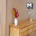 Fleurs séchées miniatures à l'échelle 1:12 dans un vase rond, 5,6 cm de haut, fourniture pour maison de poupée (rouge et jaune)