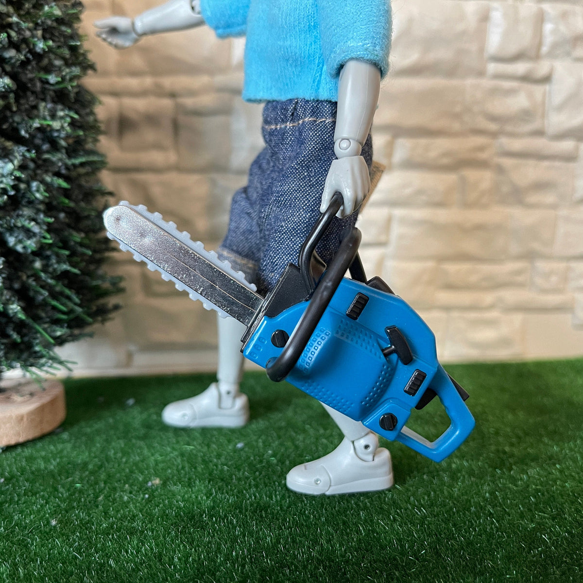 Miniature Chainsaw Plant Trimmer , 1:12 Scale Dollhouse Supplies Chain Saw Tree Timber Saw Petrol Saw (plastic, non-working) - F069
