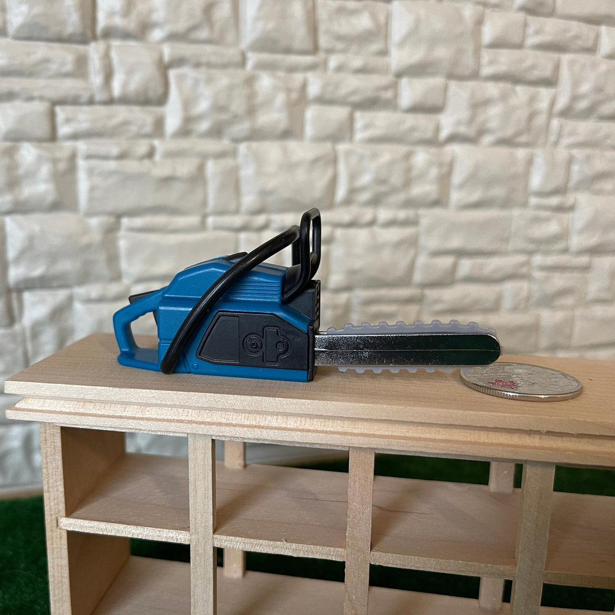 Miniature Chainsaw Plant Trimmer , 1:12 Scale Dollhouse Supplies Chain Saw Tree Timber Saw Petrol Saw (plastic, non-working) - F069