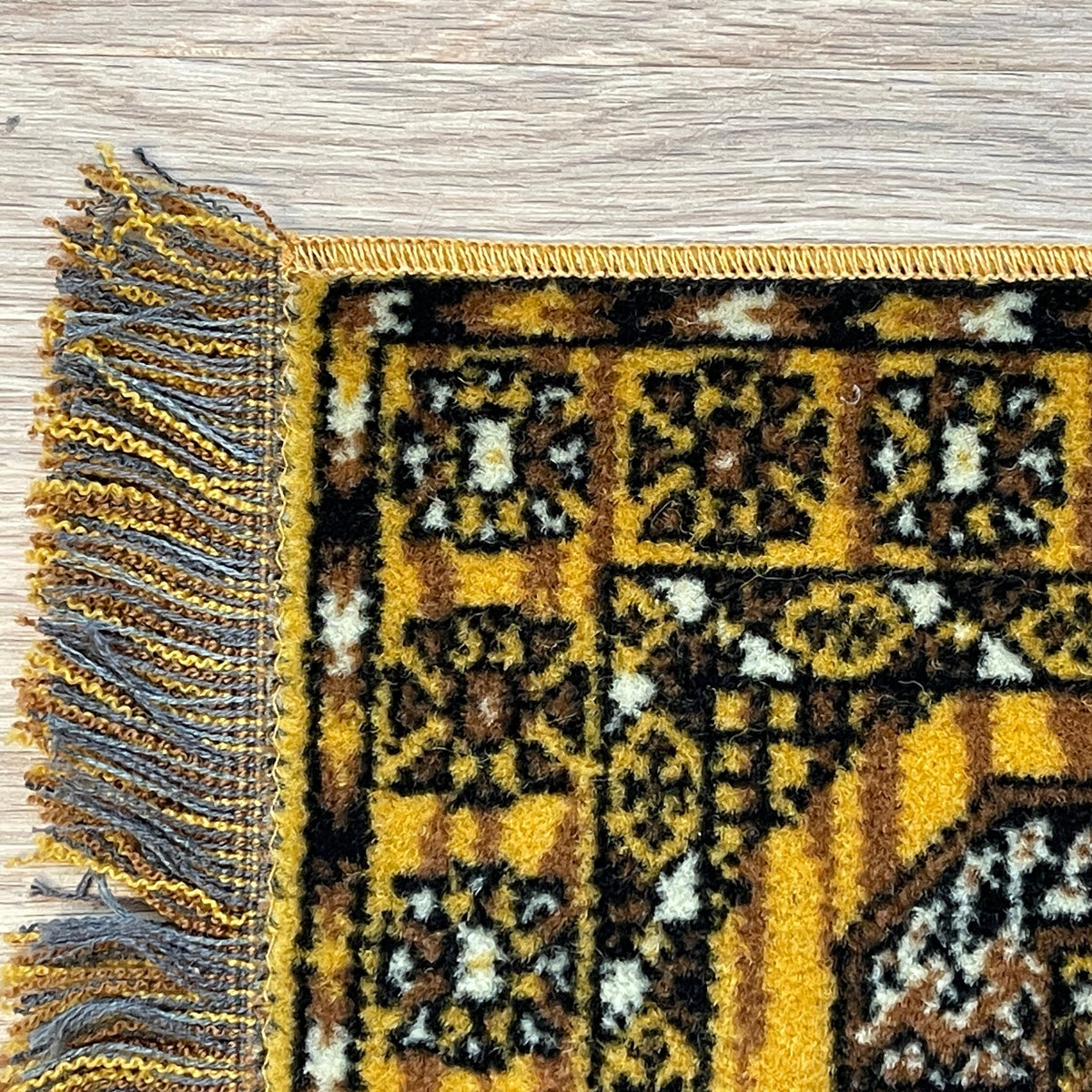 1:12 Scale Miniature Wool Medallion Area Rug with Fringe, 15 x 8-1/2 inch, DIY Dollhouse Supply (golden yellow)