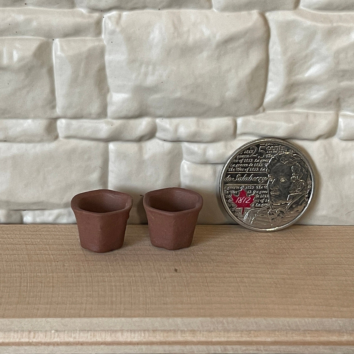 Dollhouse Supplies Miniature Hexagon Clay Planter, 1:12 Scale Clay Flower Pots Set of 2 - B088