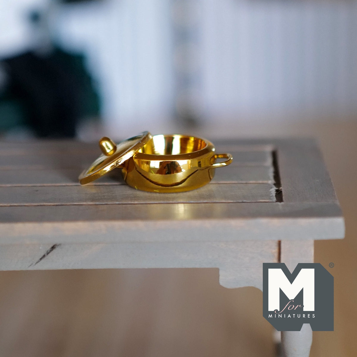 1:12 Scale Miniature Metal Shallow Cooking Pot with Lid, 2 Side Handles, 1 inch dia., DIY Dollhouse Supply (gold)