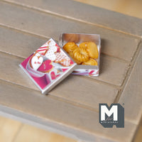 1:12 Dollhouse Miniature Butter Cookies Box with 7 Cookies - E033