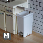 Miniatura a escala 1:12 cubo de basura con pedal, 2-1/4 inch de alto, suministros DIY para casa de muñecas (gris claro)