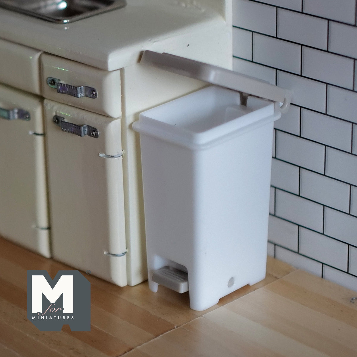 1:12 Scale Miniature Step On Trash Can with Foot Pedal, 2-1/4 inch tall, DIY Dollhouse Supply (light grey)