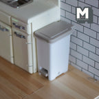 Miniatura a escala 1:12 cubo de basura con pedal, 2-1/4 inch de alto, suministros DIY para casa de muñecas (gris claro)