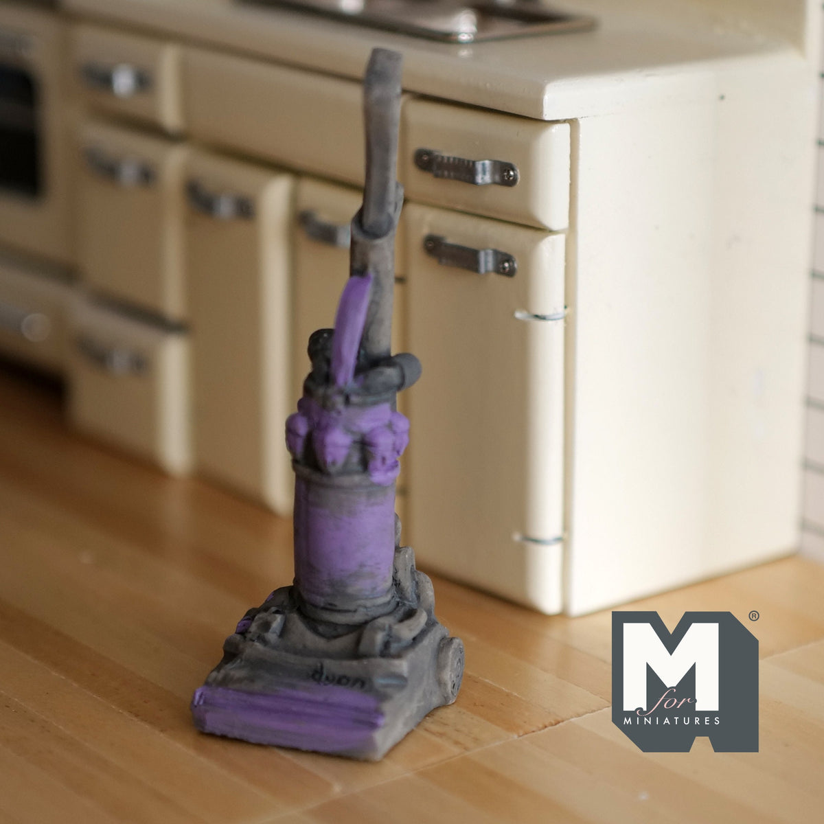 Dollhouse Miniature Dusty Modern Vacuum Cleaner 1:12 Scale Dollhouse Appliance - D075