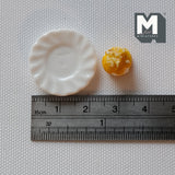 Miniature Cream Puff and Plate, 1:12 Scale Dollhouse Choux Pastry , miniature pâte à choux (plastic) - E025