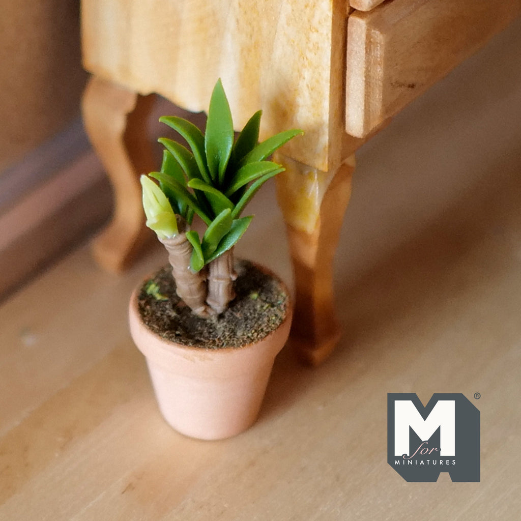 1:12 Scale Miniature Potted Strawberry Plant in Clay Pot, 1-3/4 inch tall, DIY Dollhouse Supply