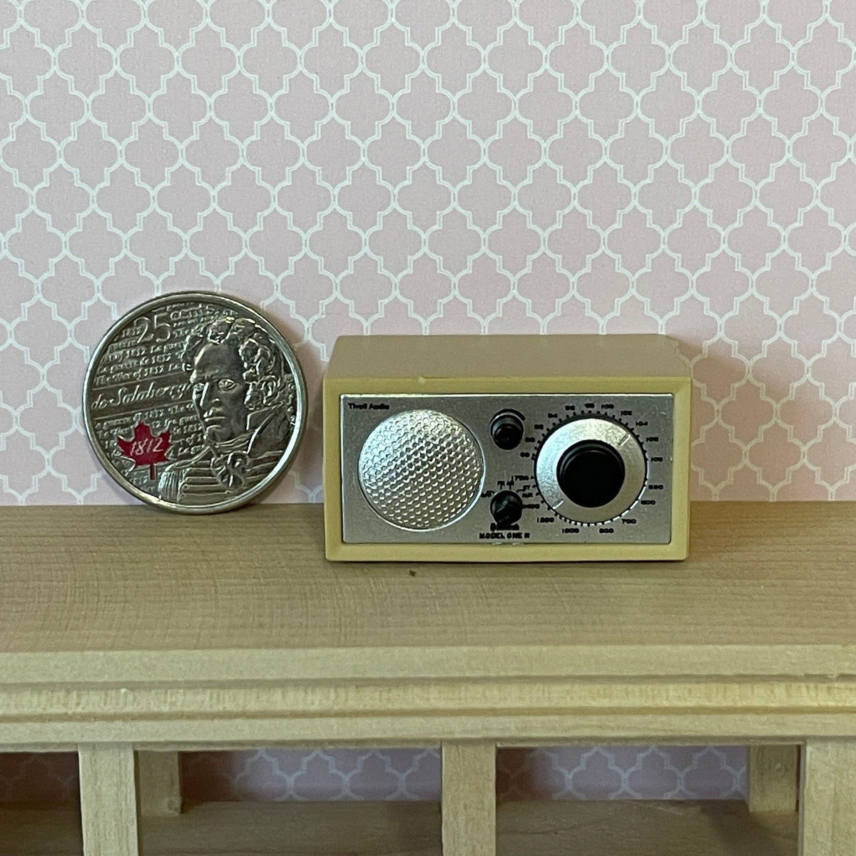 Miniature Classic Style Dial Radio Dollhouse Decoration (plastic) - E100