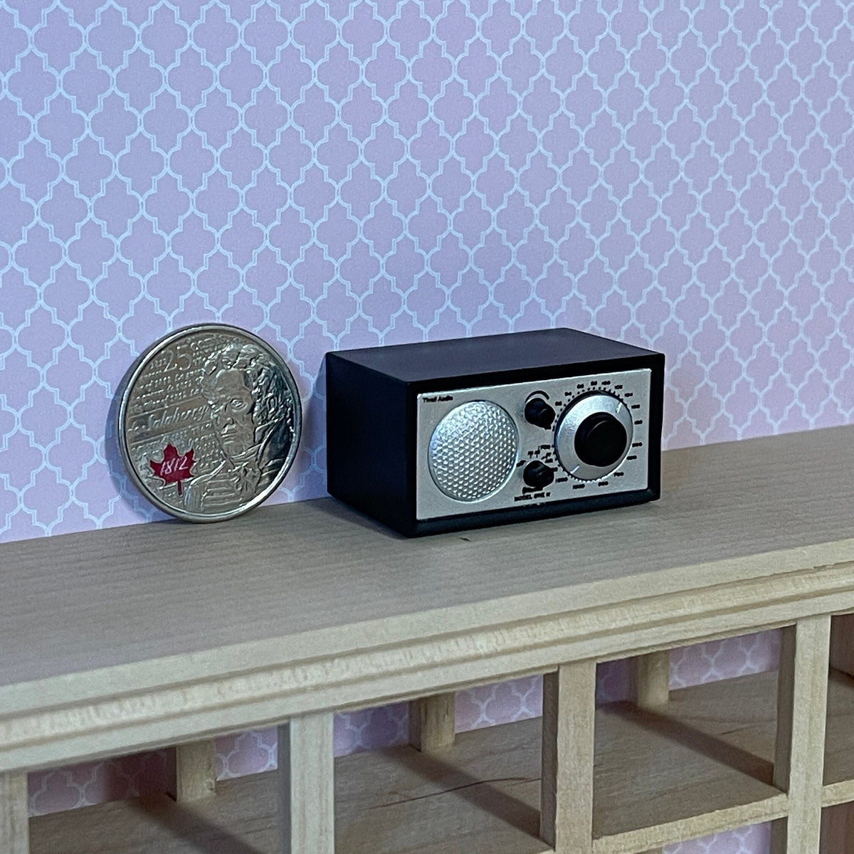 Miniature Classic Style Dial Radio Dollhouse Decoration (plastic) (Black) - E100