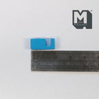 Dévidoir de ruban adhésif miniature en métal à l'échelle 1:12 avec véritable rouleau de ruban, 1,7 cm de long, accessoire pour maison de poupée (bleu)