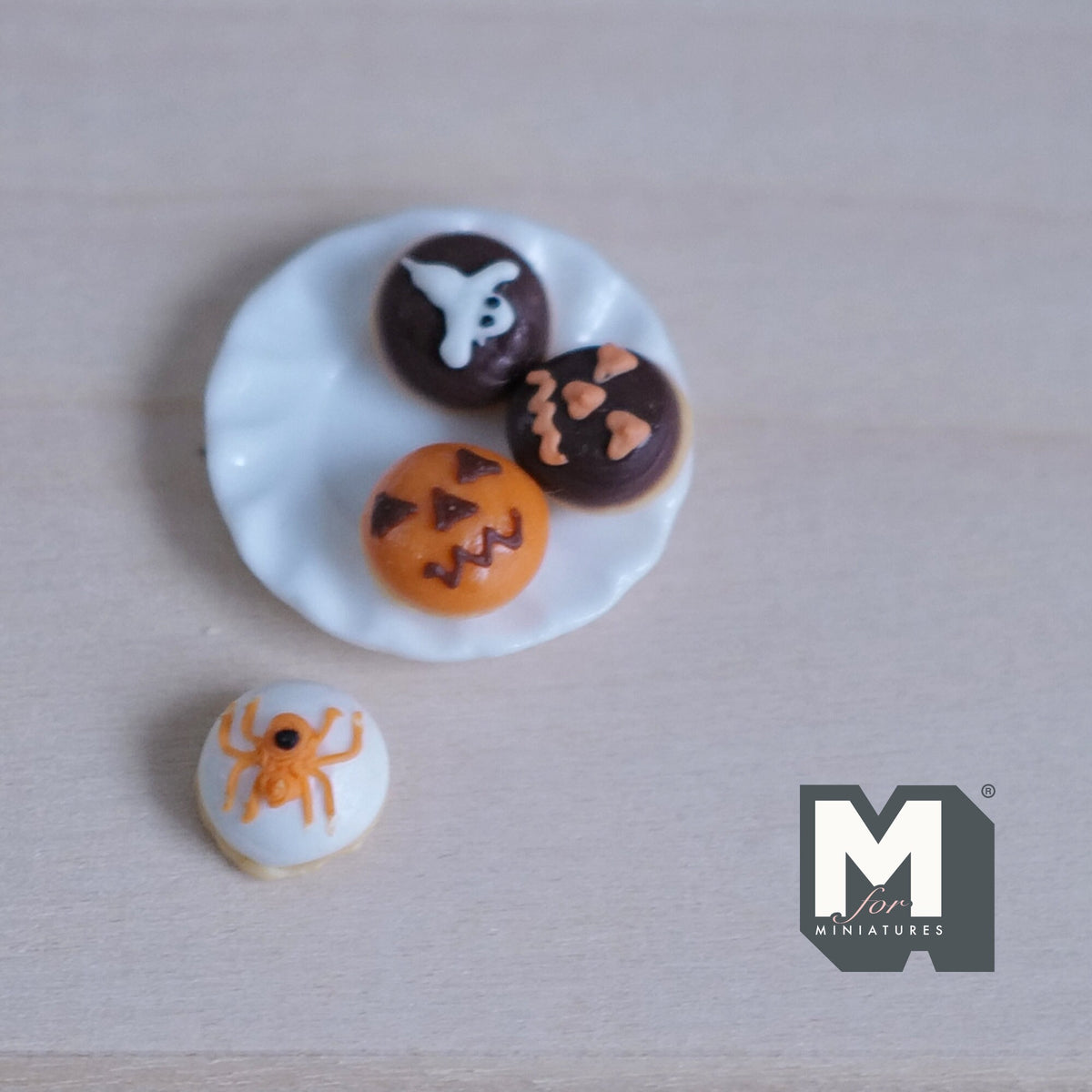Miniature Halloween Desserts and Tray Set of 5 , 1:12 Scale Dollhouse Ghost Pumpkin Face Spider Chocolate  - E034