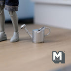 1/12スケール ミニチュア 金属製じょうろ（スプリンクラー注ぎ口付き）、高さ約2.4cm、ドールハウス用DIYパーツ（シルバー）