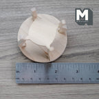 Table d'appoint ronde miniature en bois brut, échelle 1:12, pieds galbés, étagère inférieure, diamètre 6 cm (2-3/8 po), accessoire de maison de poupée à monter soi-même