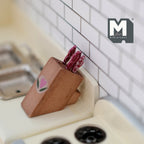 Bloc à couteaux miniature en bois à l'échelle 1:12 avec couteaux, 3,2 cm de haut, fourniture pour maison de poupée DIY (manches argentés)