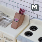 Bloc à couteaux miniature en bois à l'échelle 1:12 avec couteaux, 3,2 cm de haut, fourniture pour maison de poupée DIY (manches argentés)