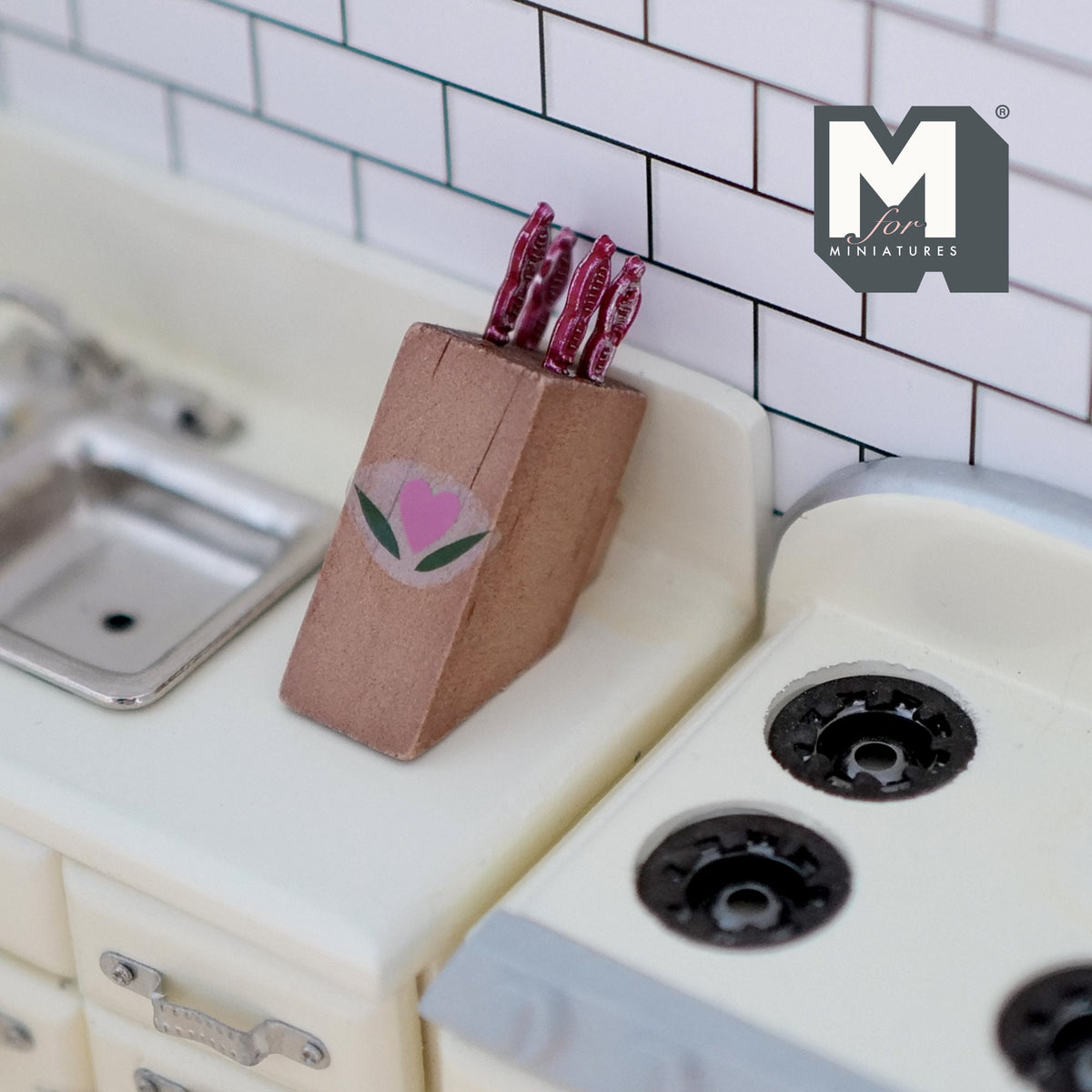 1:12 Scale Miniature Wood Knife Block with Knives, 1-1/4 inch tall, DIY Dollhouse Supply (silver handles)