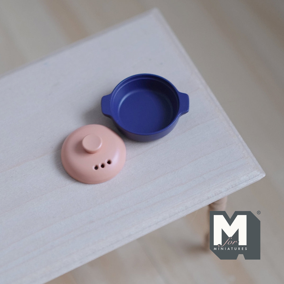 1:12 Scale Miniature Metal Cooking Pot with Dotted Lid, 13/16 inch dia., DIY Dollhouse Supply (navy blue and pink) (d)