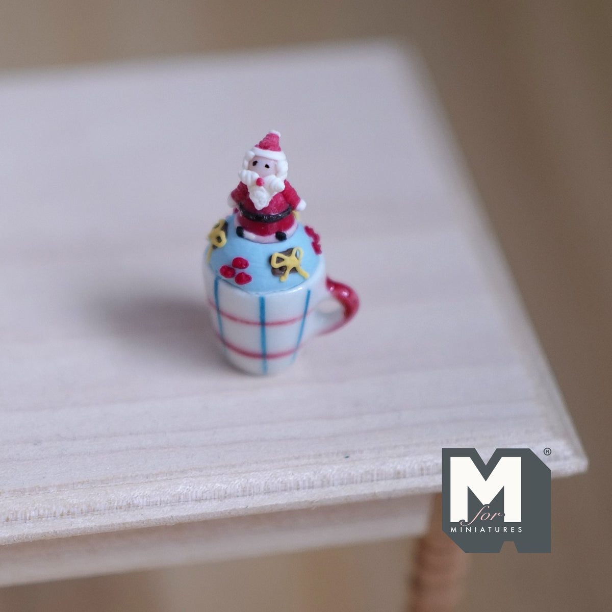 Miniature Christmas Hot Beverage 1:12 Scale Dollhouse Supplies Candy Drink with Cream Foam (non-drinkable) - E095